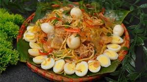 Đĩa bánh tráng trộn ngon chuẩn vị làm theo công thức tại nhà