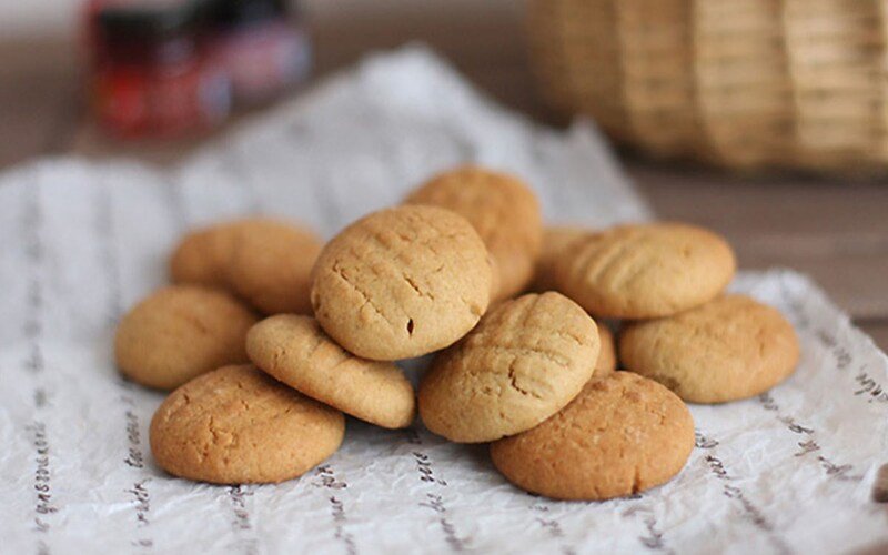 Một cái bánh quy bơ chứa bao nhiêu calo