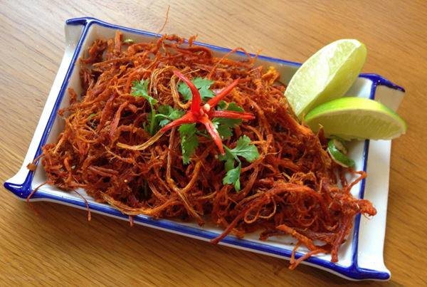 Đĩa khô bò ngon là câu trả lời cho việc mua khô bò ở đâu ngon tại Hà Nội